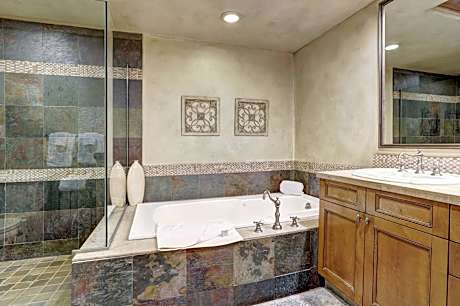 Two-Bedroom Apartment - Settler's Lodge