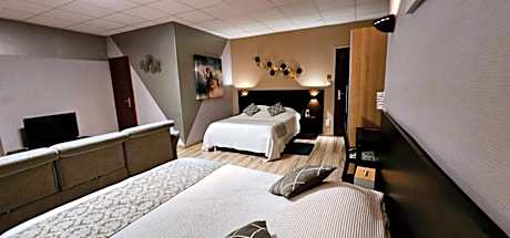 Deluxe Queen Suite