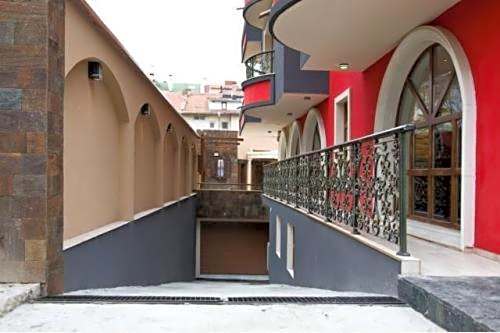 Семеен Хотел Опера