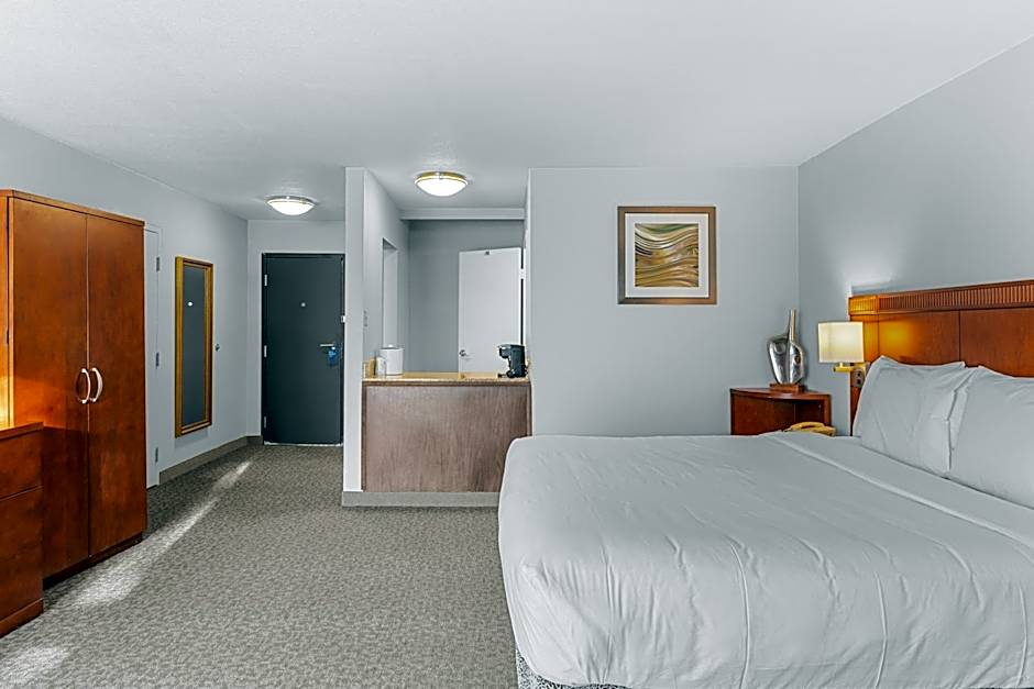 Riverside Hotel & Conference Center