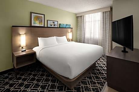 King Studio with Sofa Bed - Hearing Accessible