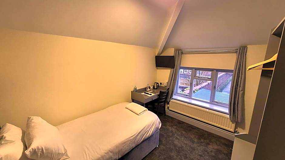 Photo 1 of 5 of Single Room