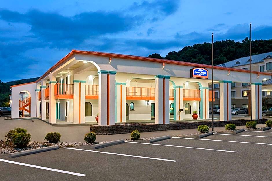 Howard Johnson by Wyndham Chattanooga Lookout Mountain I-24