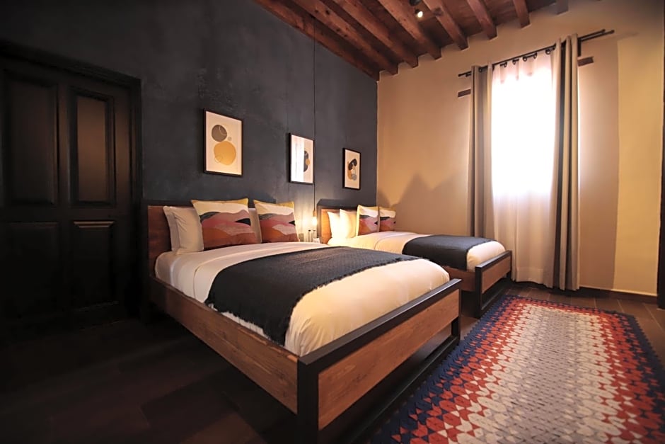 Antigua Trece Hotel Fusión