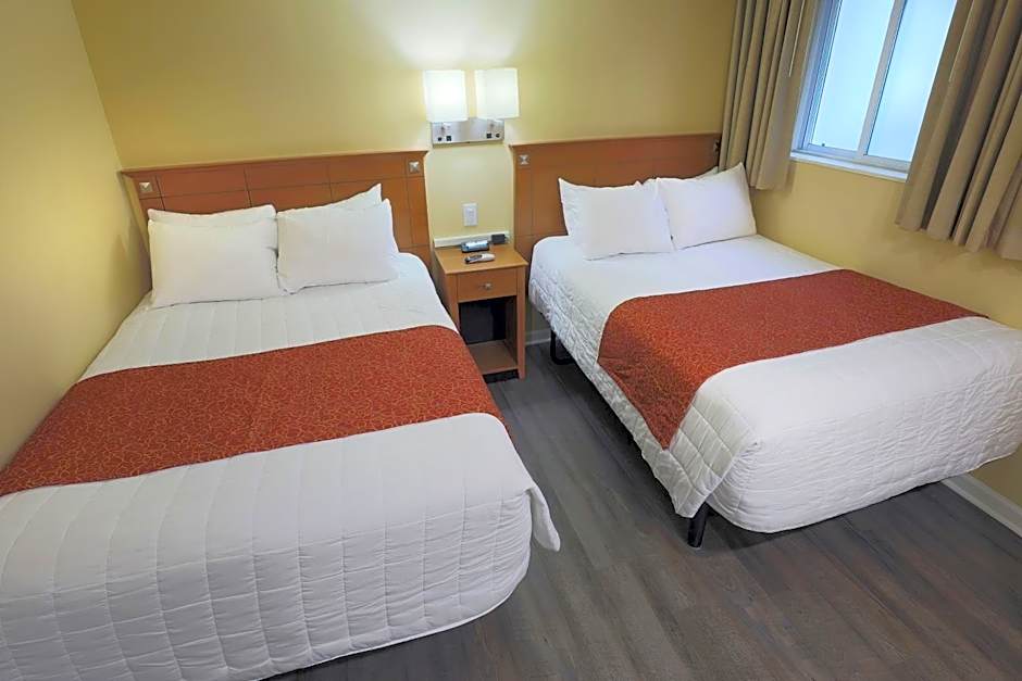 Fleur de Lis Beach Motel