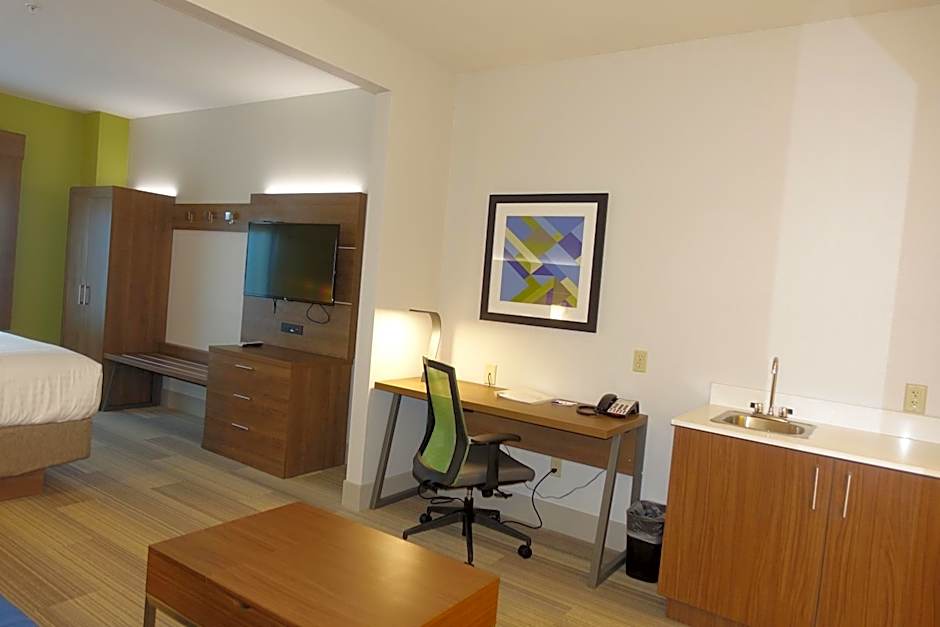 Holiday Inn Express & Suites Brentwood By IHG