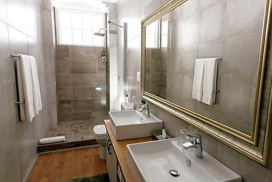 Queen's Hotel by BON Hotels