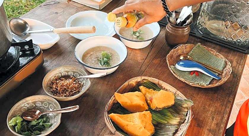 The River Runs Chiang Klang