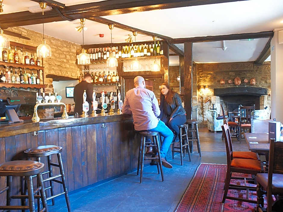 Bear and Ragged Staff