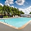 Days Inn & Suites by Wyndham Marshall