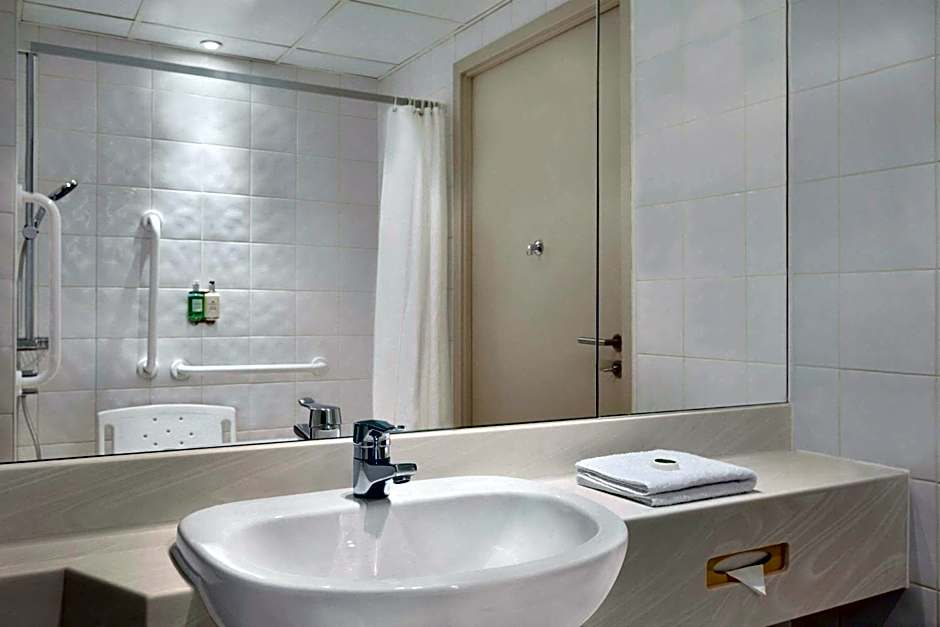 Ramada Hotel & Suites by Wyndham Coventry