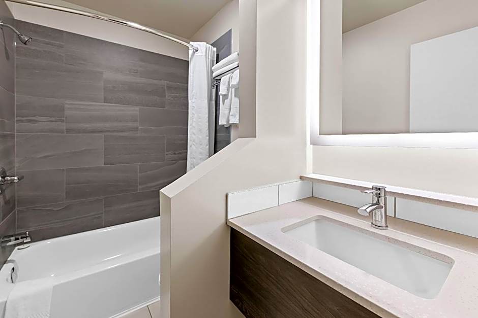 Howard Johnson by Wyndham Thunder Bay