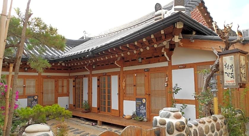 Happiness Full Hanok Guesthouse Jeonju