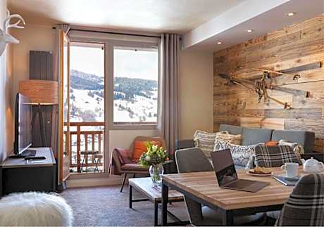 THE LOVE AT FIRST SIGHT SUITE