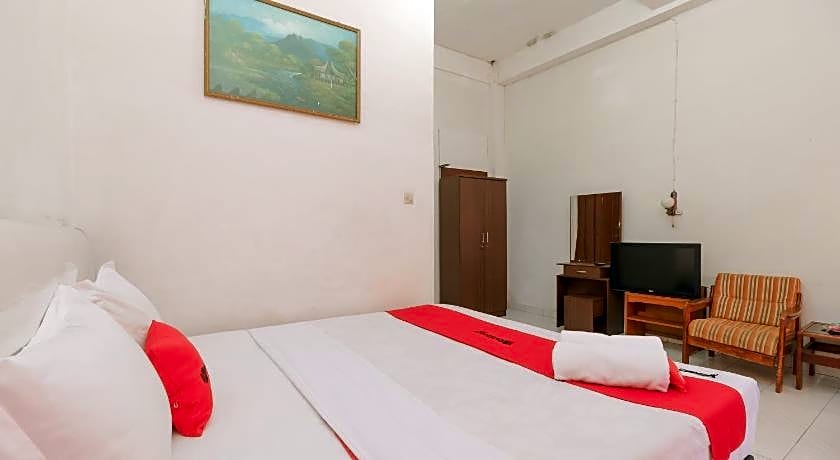 RedDoorz @ Tuktuk Danau Toba
