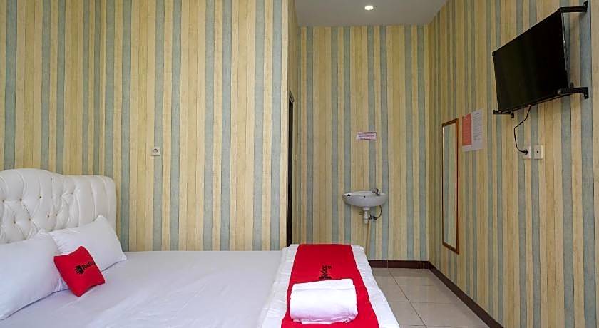 RedDoorz Syariah near Gardu Pandang Dieng