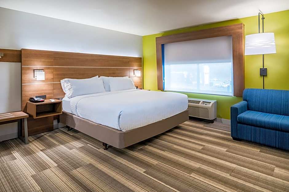 Holiday Inn Express & Suites Rocky Mount Smith Mountain Lake By IHG