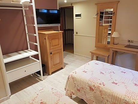 Double or Twin Room (2 Adults + 1 Child)