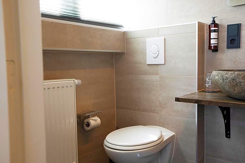 Quentin Golden Bear Hotel