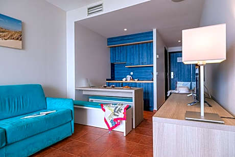 Suite with Sea View (2 Adults + 3 Children)