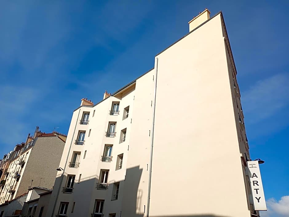 Arty Paris Porte de Versailles by River