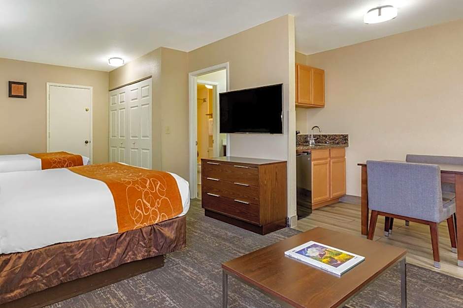 Photo 1 of 9 of Standard Suite