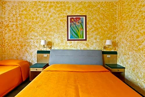 Ginosi Arizona Hotel