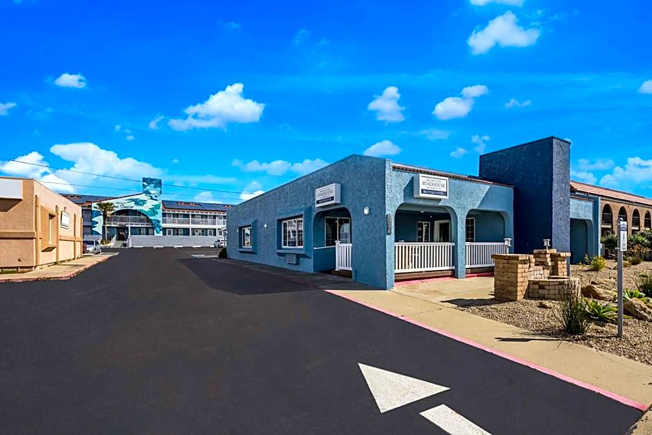 Pacific Coast Roadhouse Hotel