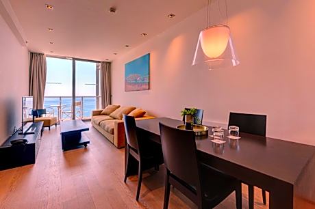 Royal Familiar with Terrace and Sea View