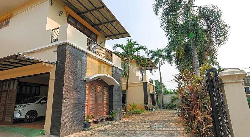 SR Residence near Mall Ciputra Cibubur Mitra RedDoorz