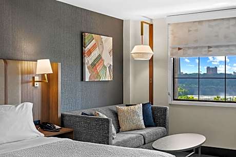 Premium King with Canadian Skyline View