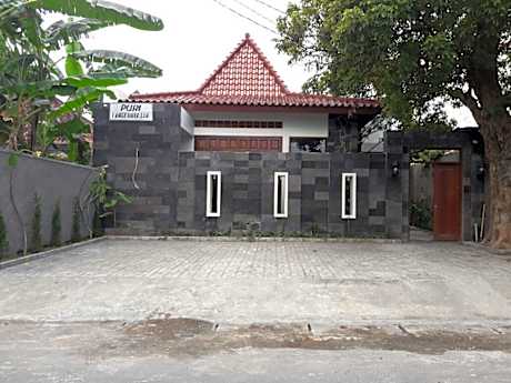Puri Langenarjan Guesthouse 