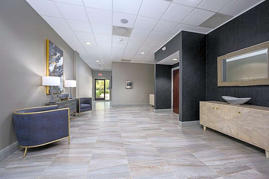 DoubleTree by Hilton Raleigh Midtown