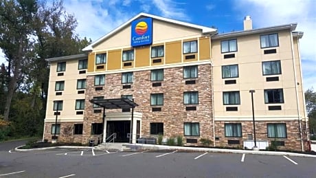 Comfort Inn & Suites Brattleboro I-91