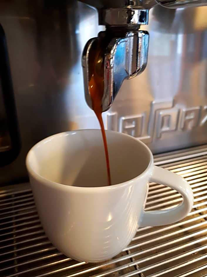 Ty Glyndwr Bunkhouse, Bar and cafe