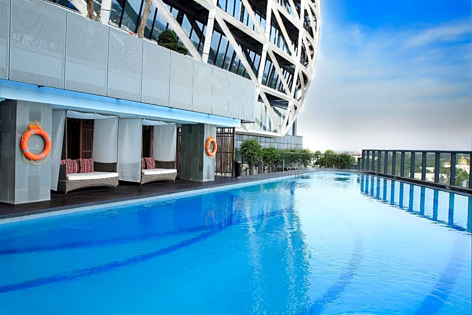 JHL Solitaire Gading Serpong