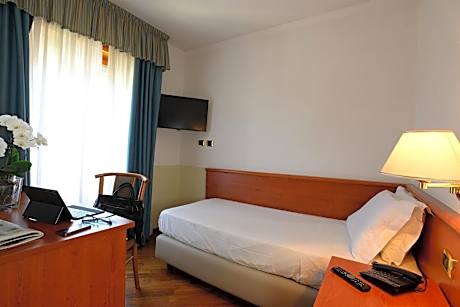 Single Room with Spa Access