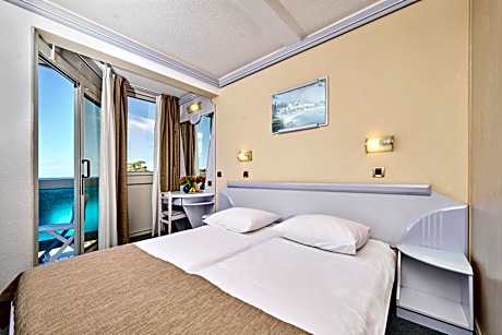 Classic Room with Balcony and Sea View
