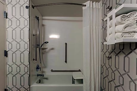 Double Room with Tub - Mobility Accessible/Non-Smoking