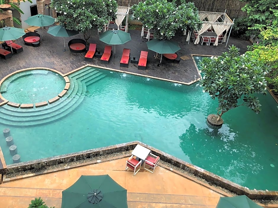 Yeak Loam Hotel