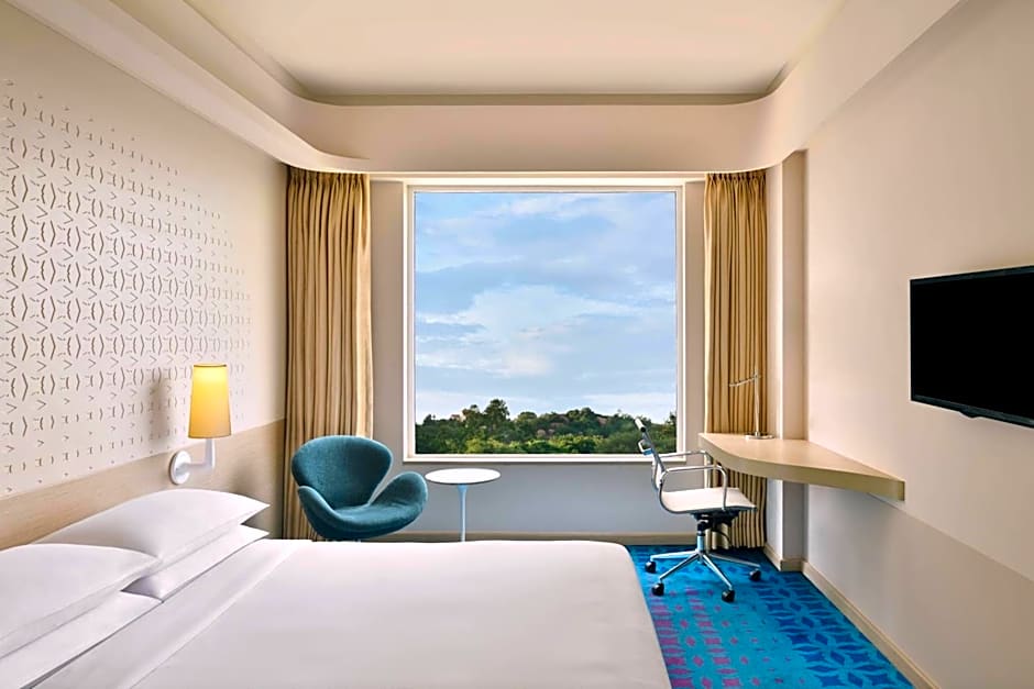 Photo 1 of 9 of Superior 1 Queen Bed, City View
