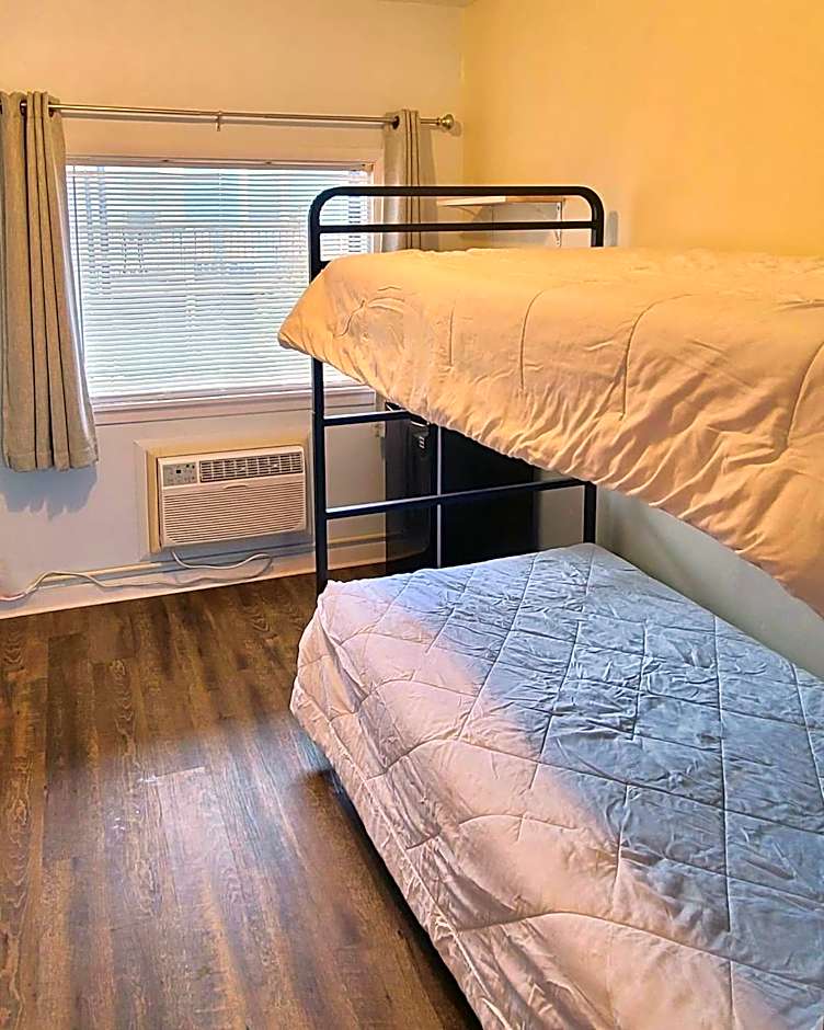Hotel on Magnolia East 'HOME'