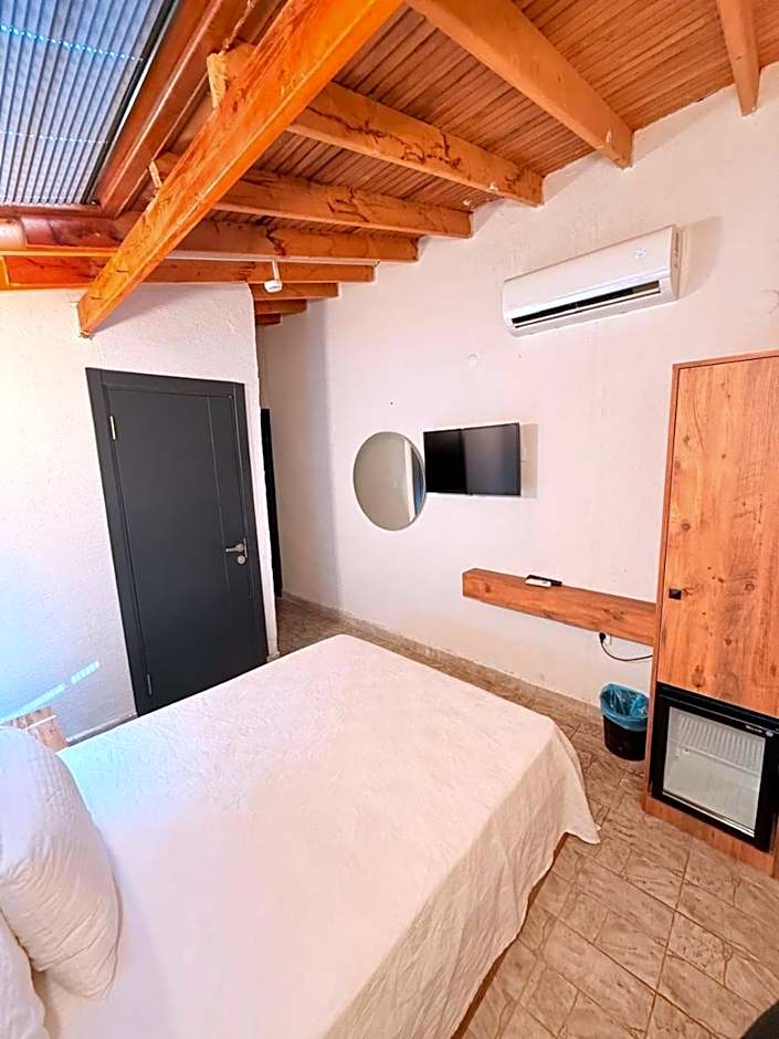 Ados Hotel