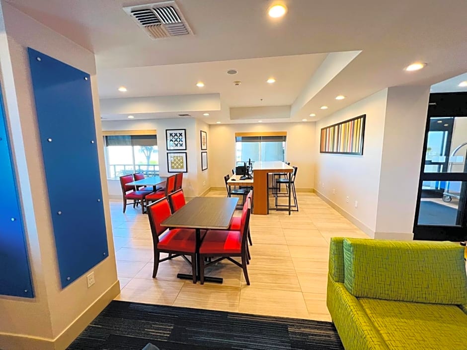 Holiday Inn Express Salinas By IHG
