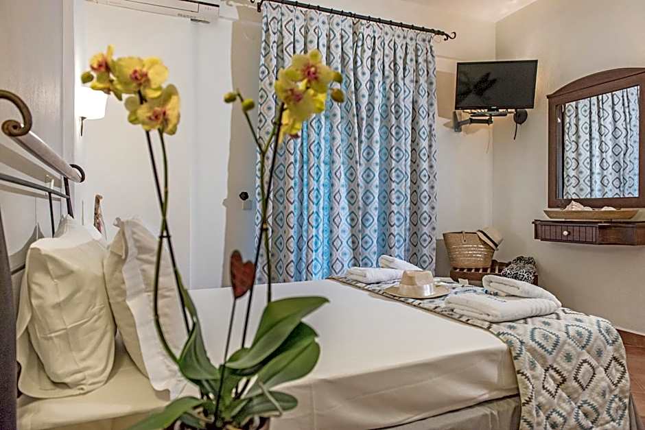 Foto 1 dari 4 — Triple Room