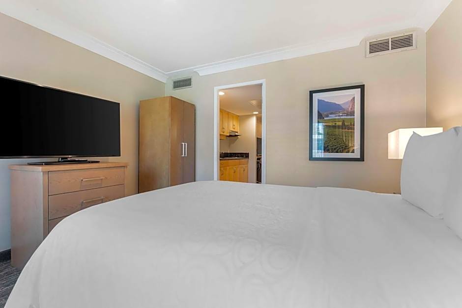 Best Western Plus Kelowna Hotel & Suites