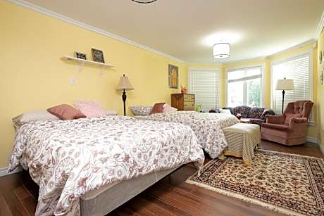 Quadruple Room with External Private Bathroom