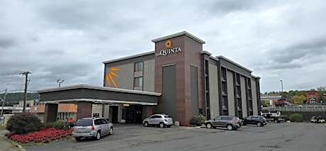 La Quinta Inn & Suites by Wyndham Binghamton - Johnson City