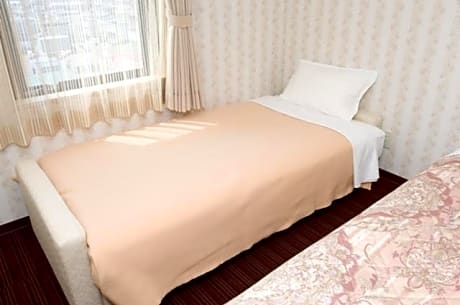 Economy Twin Room - Non-Smoking