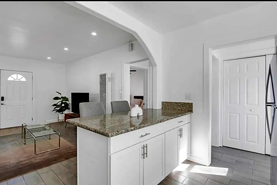 Luxury Mid City Home With Firepit